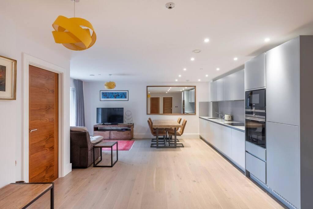 Апартаменты Stylish 2 Bed 2 Bath In Highgate & Free Parking Лондон Экстерьер фото
