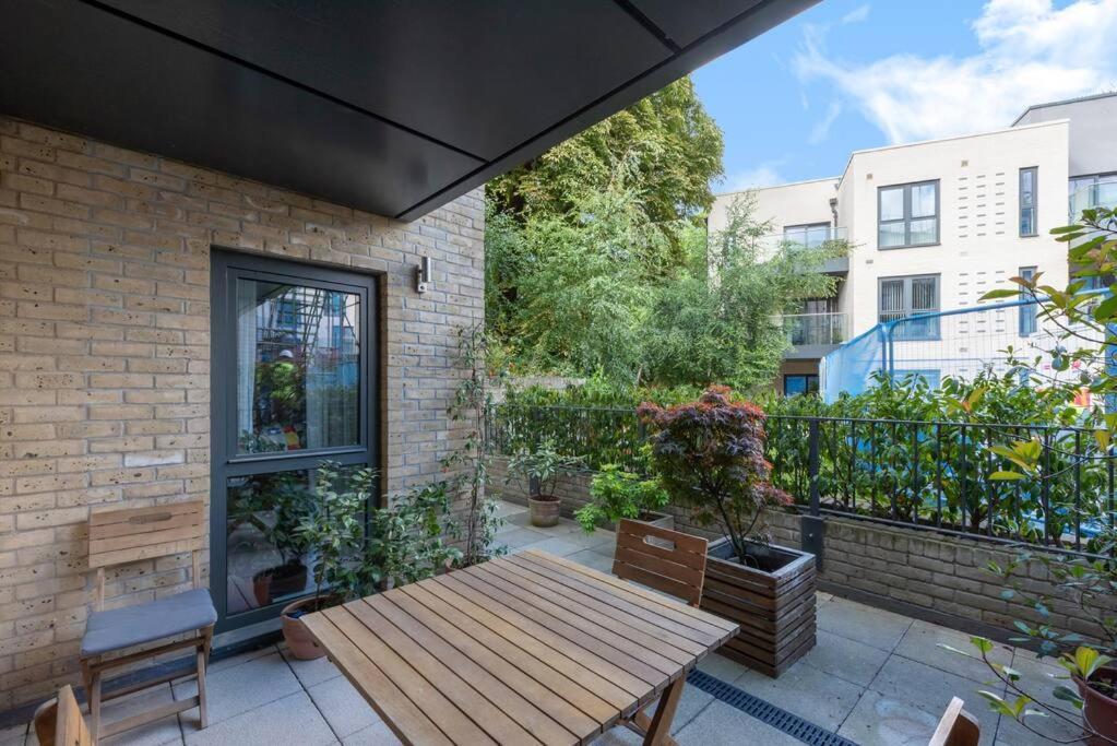 Апартаменты Stylish 2 Bed 2 Bath In Highgate & Free Parking Лондон Экстерьер фото