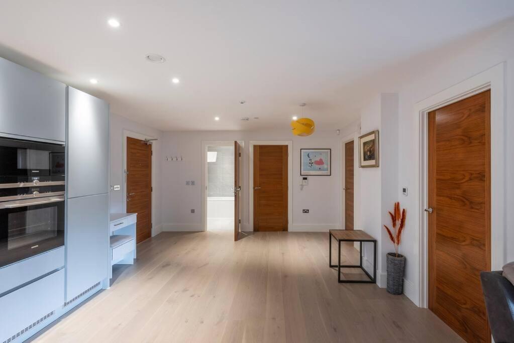 Апартаменты Stylish 2 Bed 2 Bath In Highgate & Free Parking Лондон Экстерьер фото
